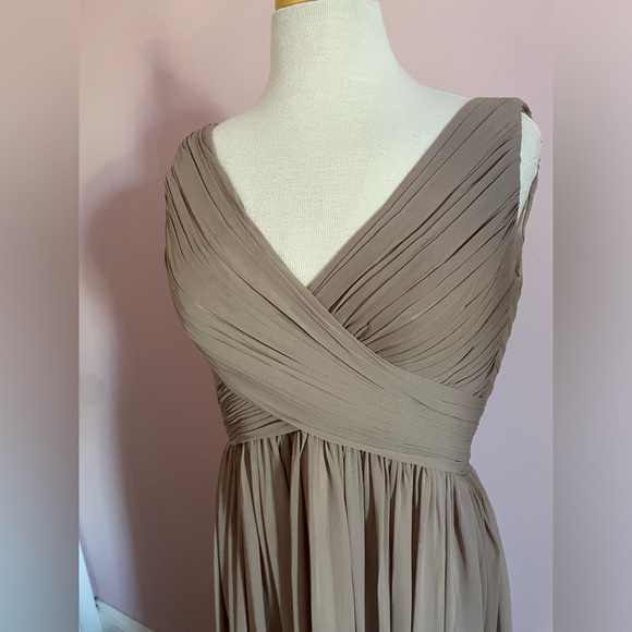 HOST PICK 🔥⚡️ Elegant Taupe Goddess Gown - Picture 3 of 10